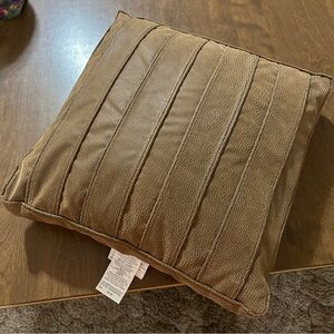 Keeco pillow NWOT